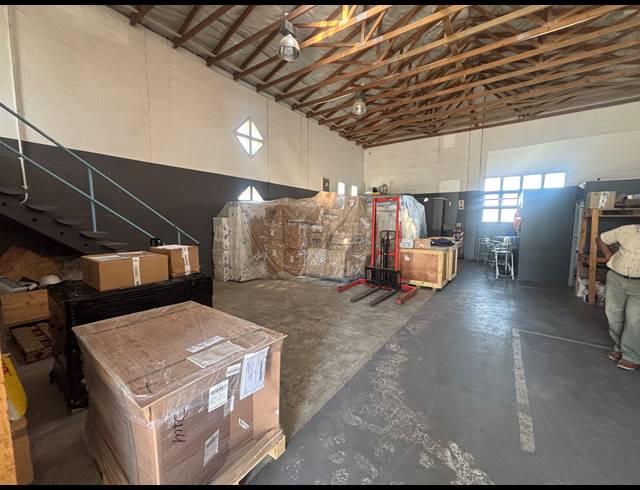 202M² WAREHOUSE TO LET IN AIRPORT INDUSTRIA